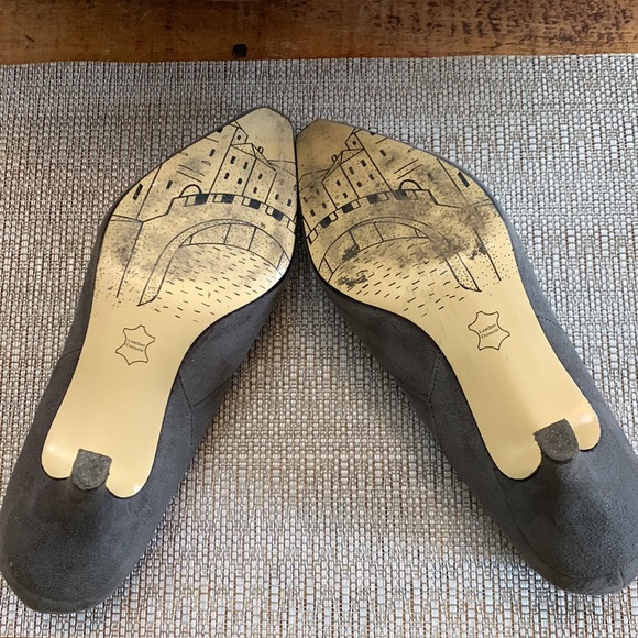 Bella-Vita gray suede leather bottomed pumps, size 11W in their original box. - Picture 5 of 6